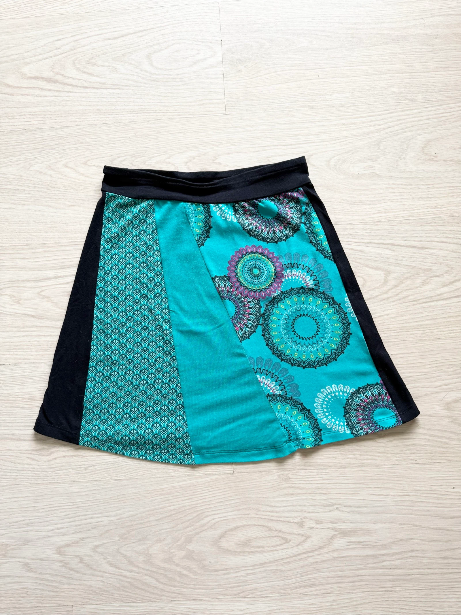 Mini turquoise & zwarte rok met Kéawa-patronen maat 36 S – photo 2